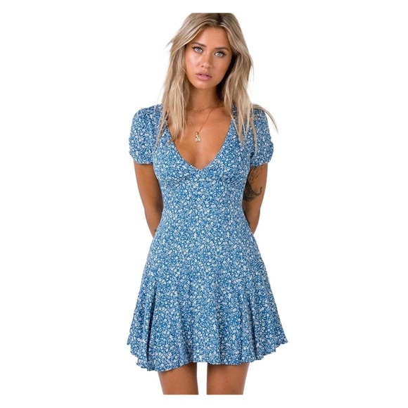 Princess Polly Dresses & Skirts - Princess Polly Blue Floral Mini Dress